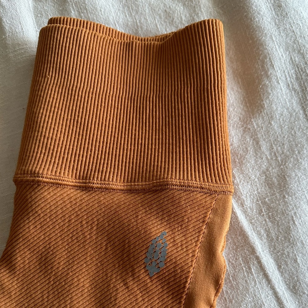NWOT•FREE PEOPLE X FP MOVEMENT• Women’s “Free Throw” Leggings Size Small - Picture 5 of 7